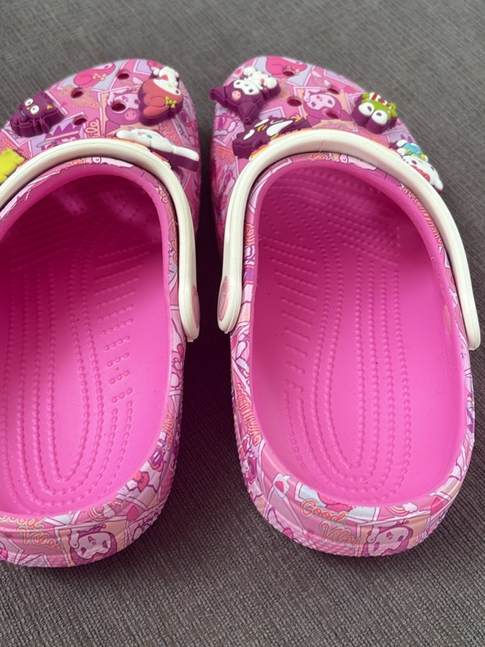 Girls Hello Kitty Pink Character croc Clog Sandals size 1 - Picture 3 of 5